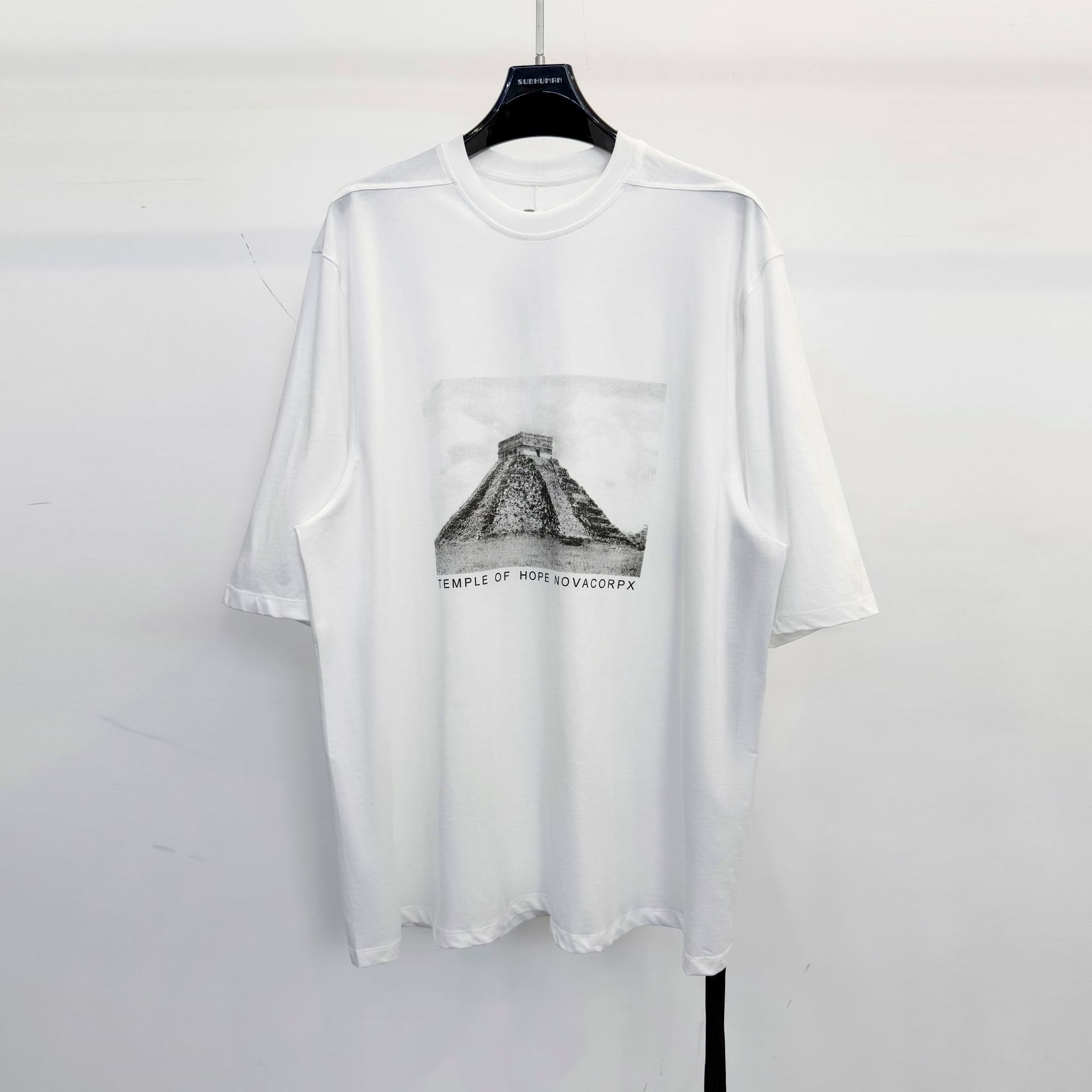 26SS Dark Lazy‑Vibe T-shirt su - Summer Vibes Clothing Men avis et prix